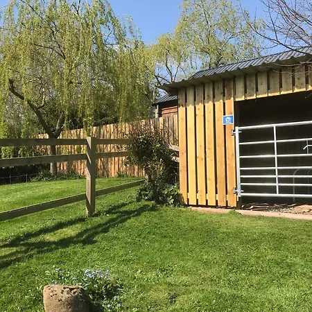 The Nut House - Squirrel Lane Lodges Ludlow Exterior foto