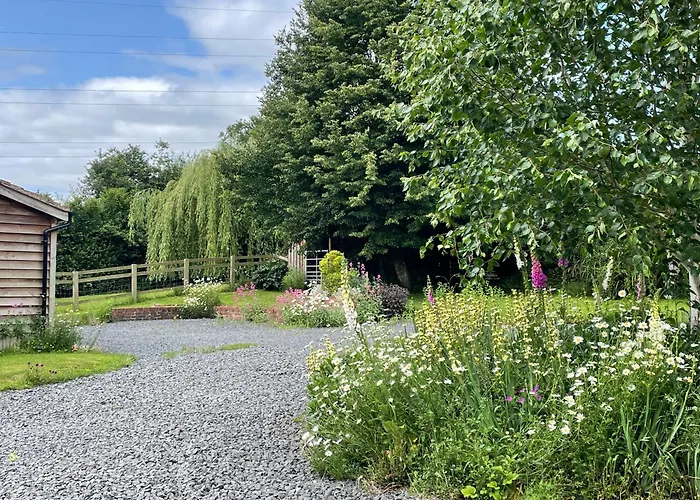 The Nut House - Squirrel Lane Lodges Ludlow