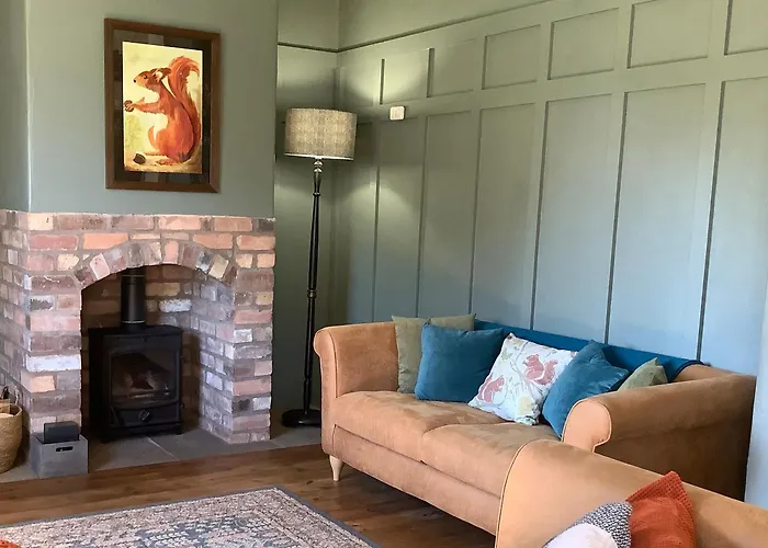The Nut House - Squirrel Lane Lodges Ludlow
